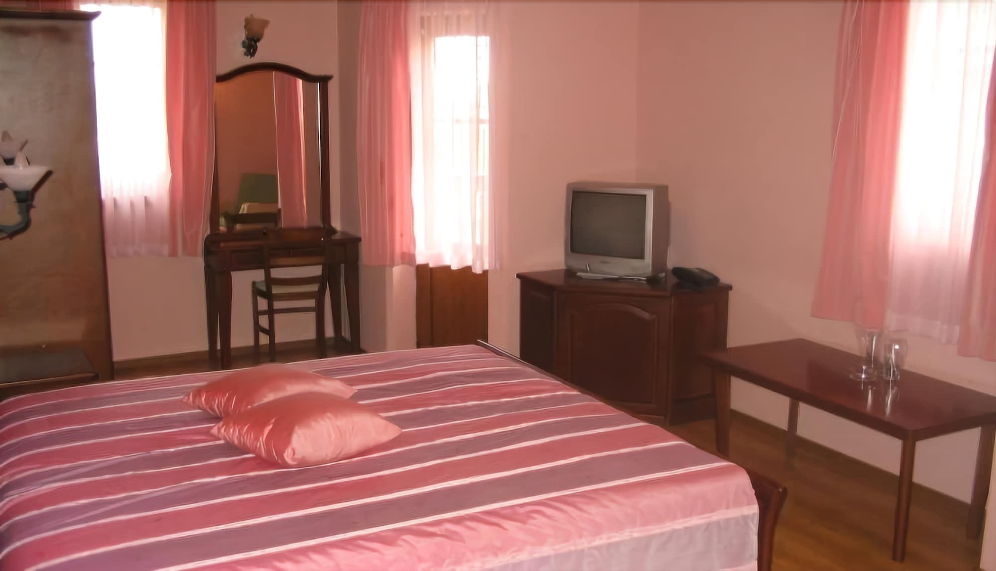 Hotel Izvora كرانيفو المظهر الخارجي الصورة